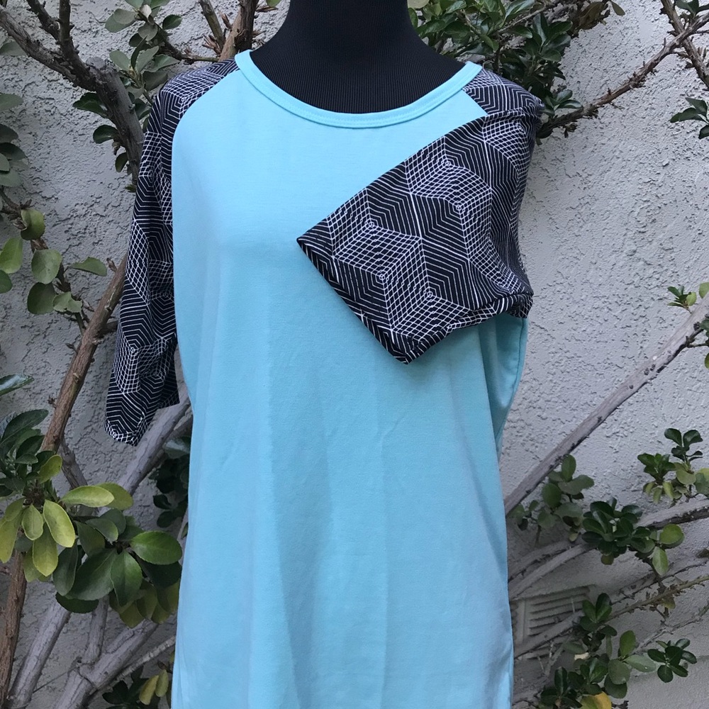 NWOT LuLaRoe Large Gigi!!